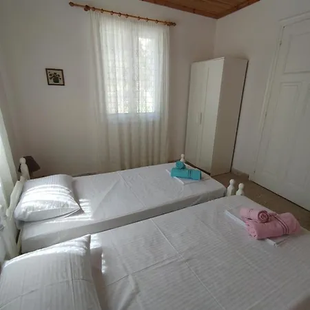 Dina's House Agia Thekli